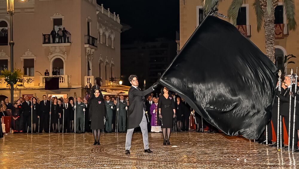 'Trencà del guió' de 2025 en la Plaça de Baix de Elche.