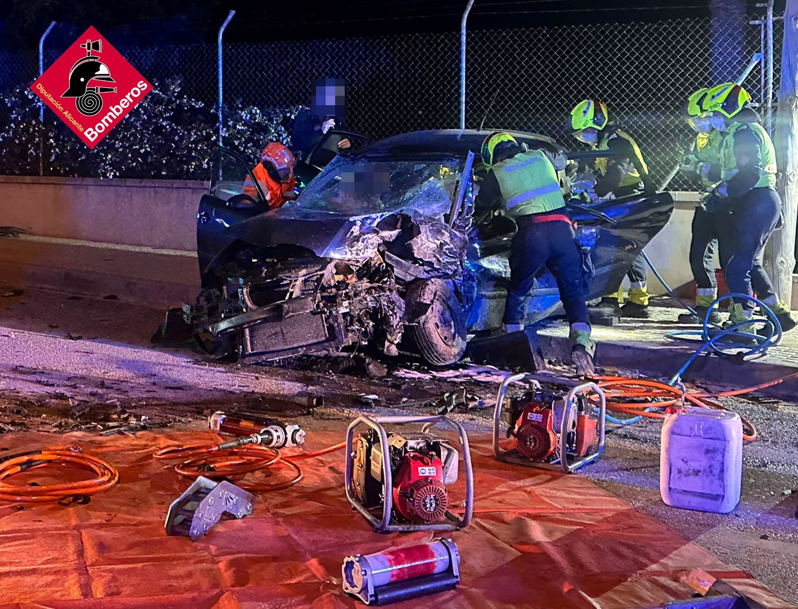 Una colisión entre dos coches en la pedanía de Matola de Elche deja cinco heridos Una colisión entre dos coches en la pedanía de Matola de Elche deja cinco heridos
