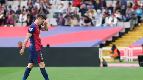 Lewandowski sale lesionado del campo en el partido contra el Celta Lewandowski sale lesionado del campo en el partido contra el Celta