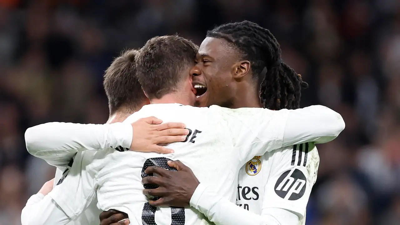 Los jugadores del Real Madrid celebran el gol marcado por Federico Valverde (c) ante el Athletic Los jugadores del Real Madrid celebran el gol marcado por Federico Valverde (c) ante el Athletic