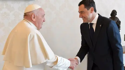 El Papa Francisco y Juanma Moreno, en El Vaticano - JUNTA DE ANDALUCÍA El Papa Francisco y Juanma Moreno, en El Vaticano - JUNTA DE ANDALUCÍA