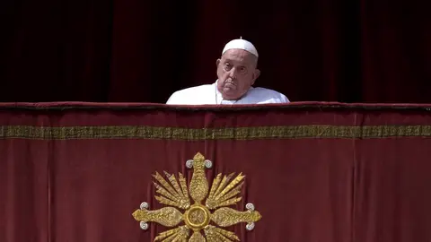 El papa Francisco en su última aparición pública durante la bendición Urbi et Orbi El papa Francisco en su última aparición pública durante la bendición Urbi et Orbi