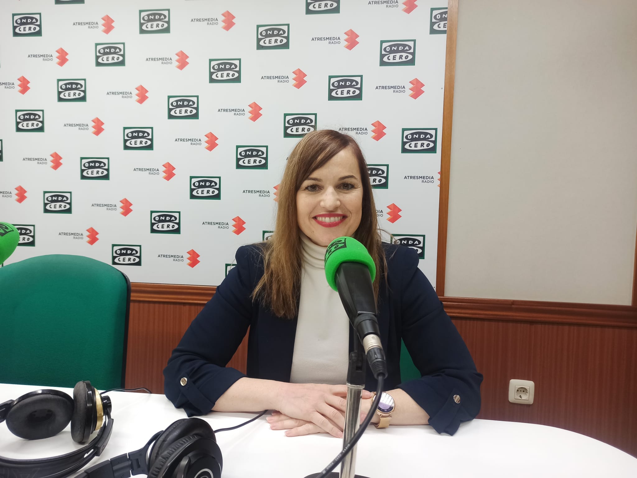 Adolescencia y móviles: Cómo acompañar su uso responsable Adolescencia y móviles: Cómo acompañar su uso responsable