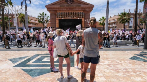 Manifestaciones en el marco de la huelga de los trabajadores del sector tur&iacute;stico de la provincia de Santa Cruz en la Semana Santa 2025