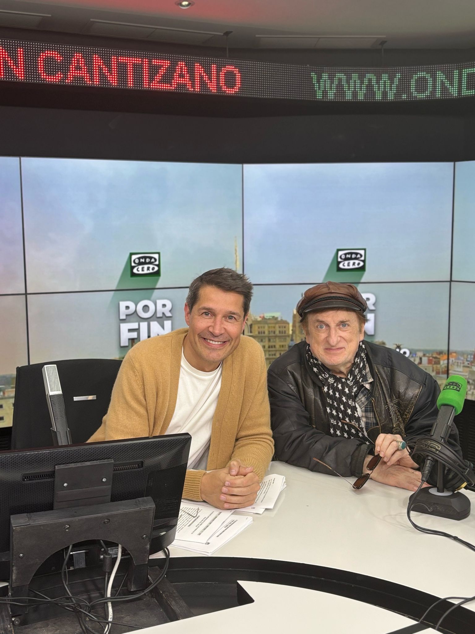 Javier Gurruchaga: "Muchos artistas tienen un morro que se lo pisan, van y actúan en playback o con pronter y se llevan un pastón" Javier Gurruchaga: "Muchos artistas tienen un morro que se lo pisan, van y actúan en playback o con pronter y se llevan un pastón"