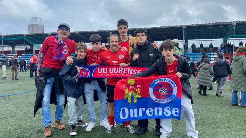 Afici&oacute;n do Ourense con Varo na Grela celebrando o ascenso a 2 RFEF
