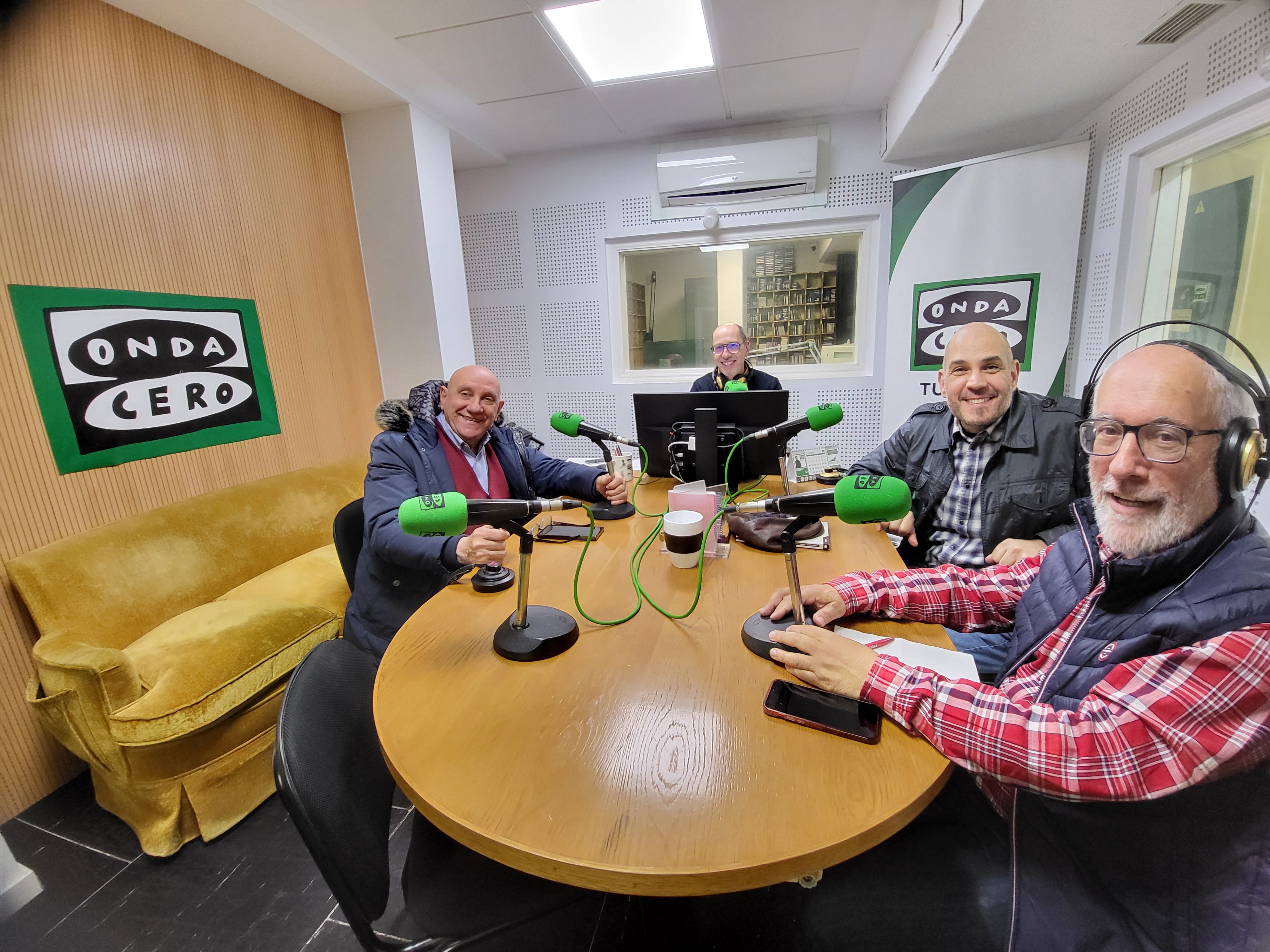 Tertulia de "Locos por Incordiar" a actualidade local e nacional Tertulia de "Locos por Incordiar" a actualidade local e nacional