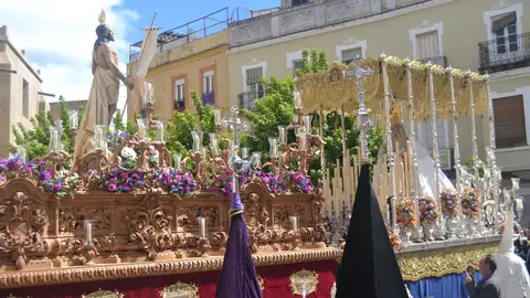 El Resucitado y María Santísima de la Aurora del Domingo de Resurrección cerraban la Semana Santa de Badajoz El Resucitado y María Santísima de la Aurora del Domingo de Resurrección cerraban la Semana Santa de Badajoz