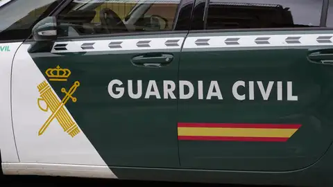 Vehículo de la Guardia Civil Vehículo de la Guardia Civil