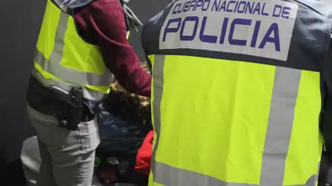 La Policía Nacional desmantela un "piso patera" y detiene a su titular tras alojar hasta 40 migrantes que vivían hacinados