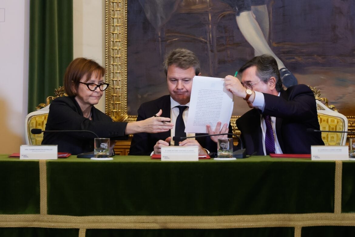 La disputada franja litoral en Naval Azul La disputada franja litoral en Naval Azul