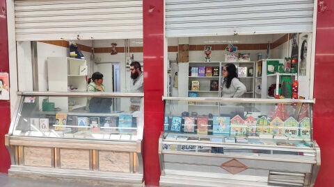 Somnis de Paper, en su ubicación temporal en una de las paradas del Mercado Municipal de Benetússer