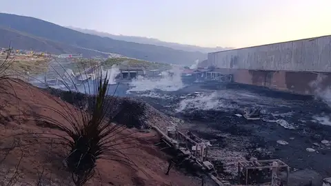 Controlado el incendio declarado ayer en el polígono industrial de Güimar, Tenerife Controlado el incendio declarado ayer en el polígono industrial de Güimar, Tenerife