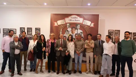 El alcalde inaugura la exposición ‘La difícil, facilidad’, dedicada a Emilio Oliva Baro El alcalde inaugura la exposición ‘La difícil, facilidad’, dedicada a Emilio Oliva Baro