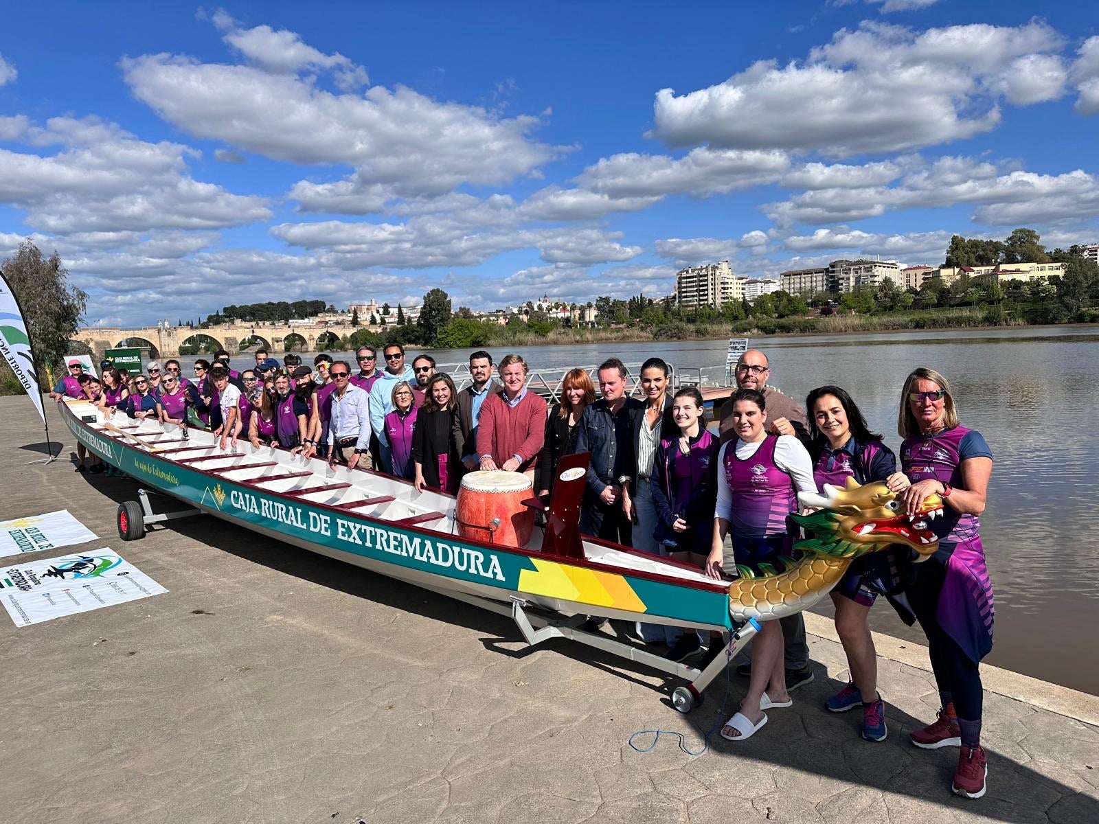 Caja Rural de Extremadura y el Club Piragüismo Extremadura presentan un Barco Dragón para el deporte inclusivo Caja Rural de Extremadura y el Club Piragüismo Extremadura presentan un Barco Dragón para el deporte inclusivo