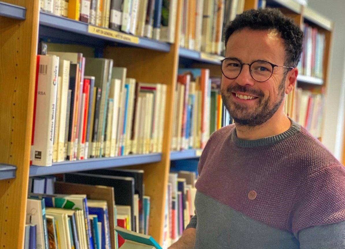 La comarca celebra el Día del Libro y repasamos sus actividades, incluidas las l'Alfàs del Pi con su bibliotecario, Juan Orozco La comarca celebra el Día del Libro y repasamos sus actividades, incluidas las l'Alfàs del Pi con su bibliotecario, Juan Orozco