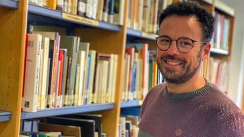 Juan Orozco, bibliotecario de La Nuc&iacute;a