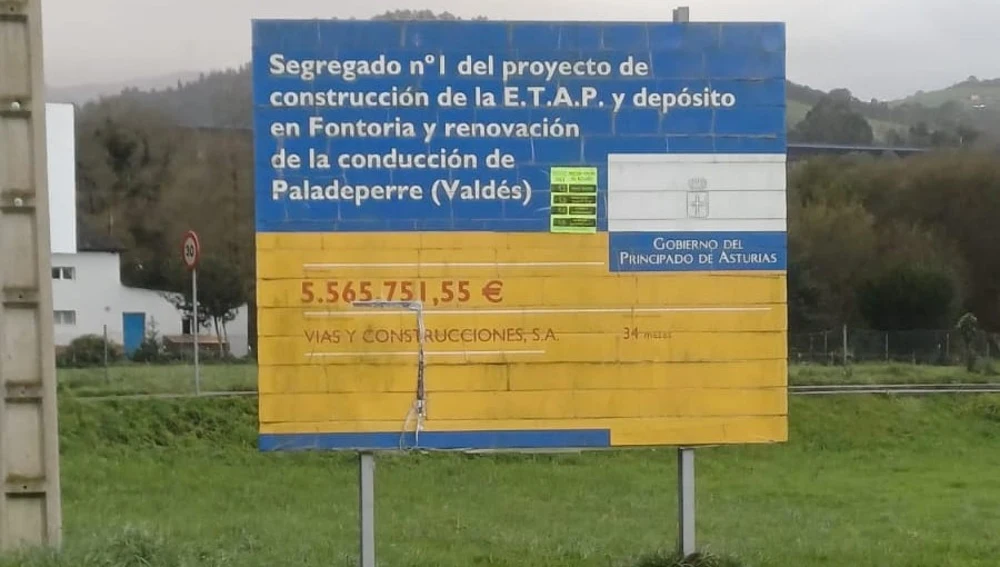 Carteles de inversión de las mejoras del agua que dejaron excluida la ETAP. Carteles de inversión de las mejoras del agua que dejaron excluida la ETAP.