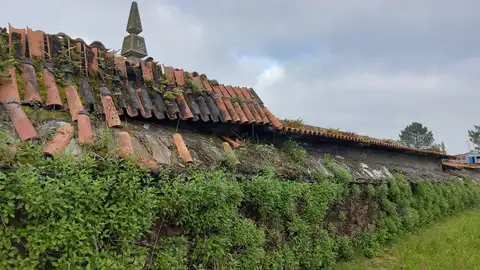 Solicitan al gobierno de Santiago "una actuación urgente" y "reparación inmediata" de los tejados de los nichos de Boisaca que están "en una situación inaceptable" Solicitan al gobierno de Santiago "una actuación urgente" y "reparación inmediata" de los tejados de los nichos de Boisaca que están "en una situación inaceptable"
