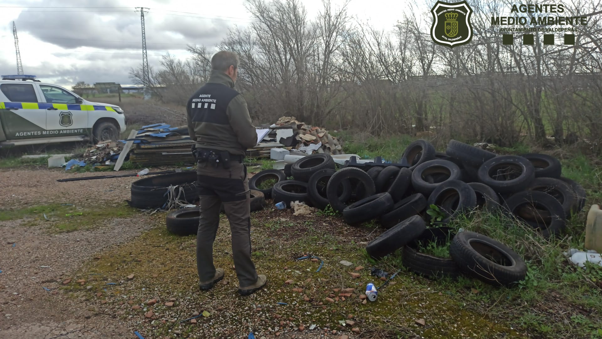 60 toneladas de vertidos ilegales se han recogido en el último año en Valdepeñas 60 toneladas de vertidos ilegales se han recogido en el último año en Valdepeñas