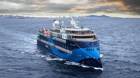 Alma Cruceros presenta en Málaga su primer barco, Ocean Victory Crucero