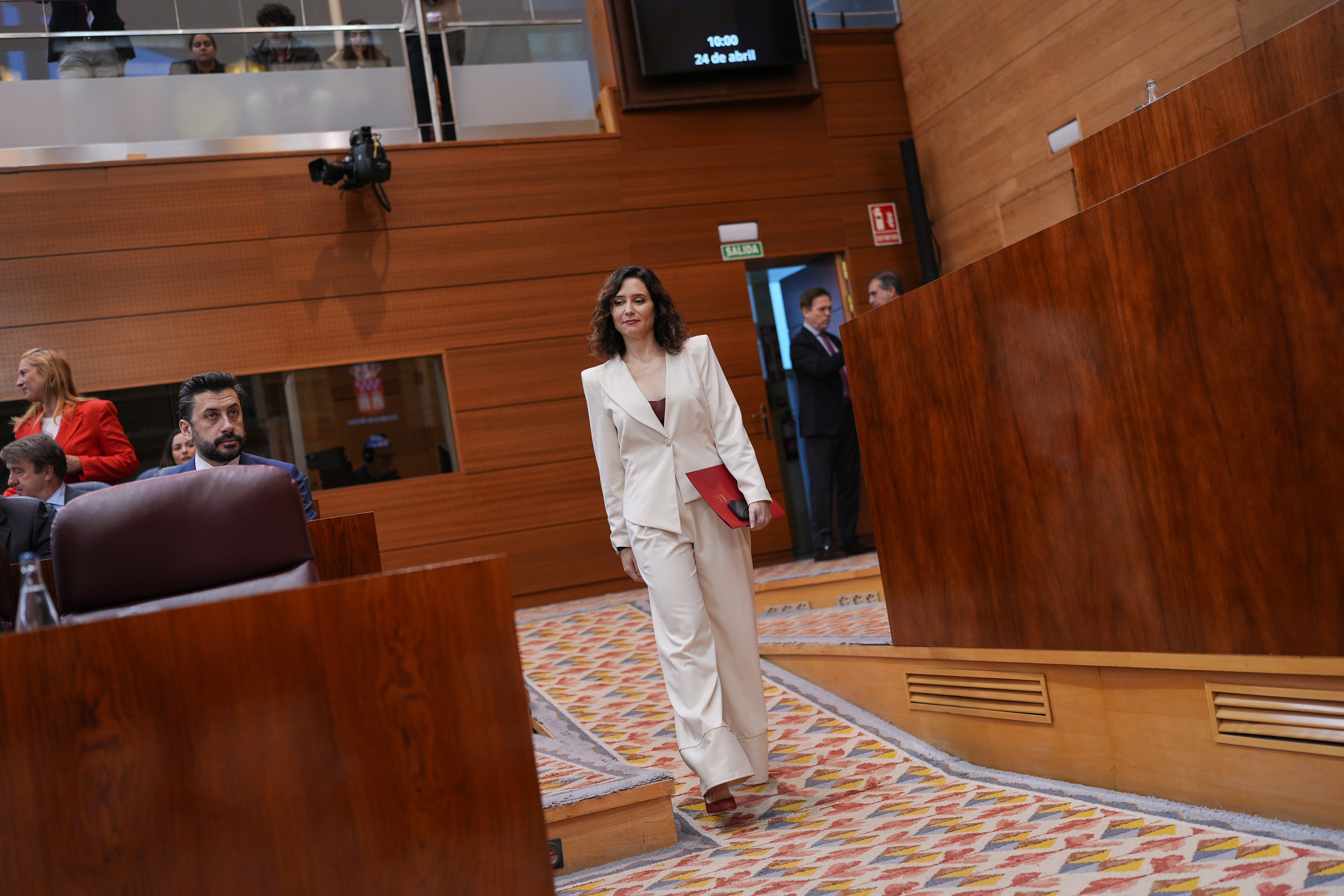 Ayuso: "La mujer del presidente del Gobierno es la única que se ha lucrado con la universidad pública y con los títulos" Ayuso: "La mujer del presidente del Gobierno es la única que se ha lucrado con la universidad pública y con los títulos"