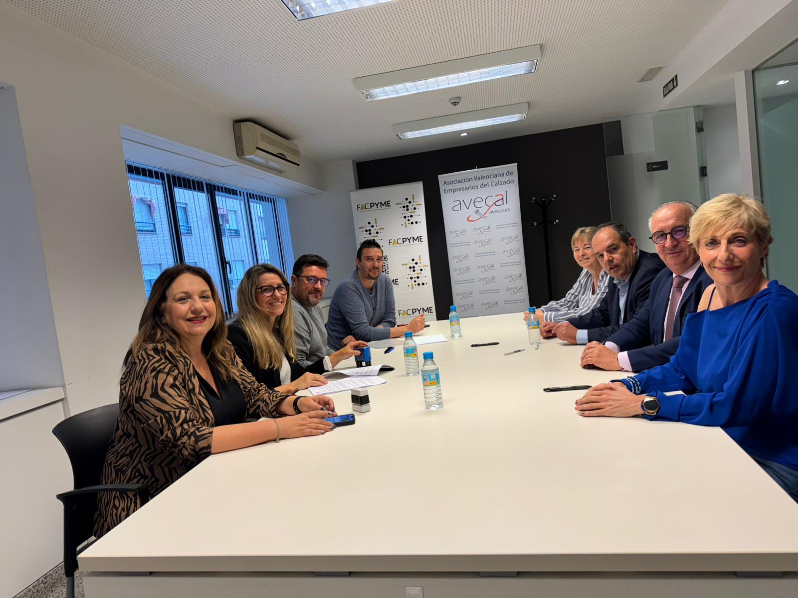 Avecal, Facpyme, UGT y CCOO cierran el convenio del comercio minorista, mayorista, calzado, marroquinería y de viaje Avecal, Facpyme, UGT y CCOO cierran el convenio del comercio minorista, mayorista, calzado, marroquinería y de viaje