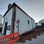 El artista compostelano Julio Ferreiro afirma que "fue una decisión acertada" el derribo del muro que contenía su mosaico en la Iglesia porque "el trozo con el mural quedaría muy debilitado" El artista compostelano Julio Ferreiro afirma que "fue una decisión acertada" el derribo del muro que contenía su mosaico en la Iglesia porque "el trozo con el mural quedaría muy debilitado"