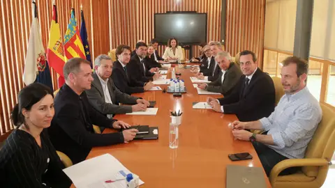 Mesa de trabajo entre el Ayuntamiento de Alicante y el Consell Mesa de trabajo entre el Ayuntamiento de Alicante y el Consell