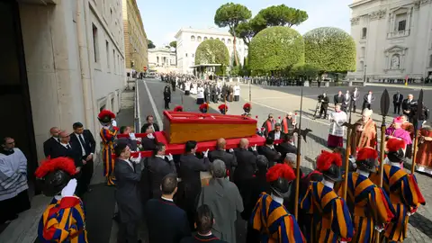 El momento del día del entierro del papa Francisco que más preocupa a las autoridades: "Es de gran complejidad" El momento del día del entierro del papa Francisco que más preocupa a las autoridades: "Es de gran complejidad"