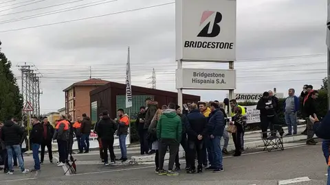 Nuevo jornada de huelga en la fábrica de Bridgestone en Puente San Miguel Nuevo jornada de huelga en la fábrica de Bridgestone en Puente San Miguel