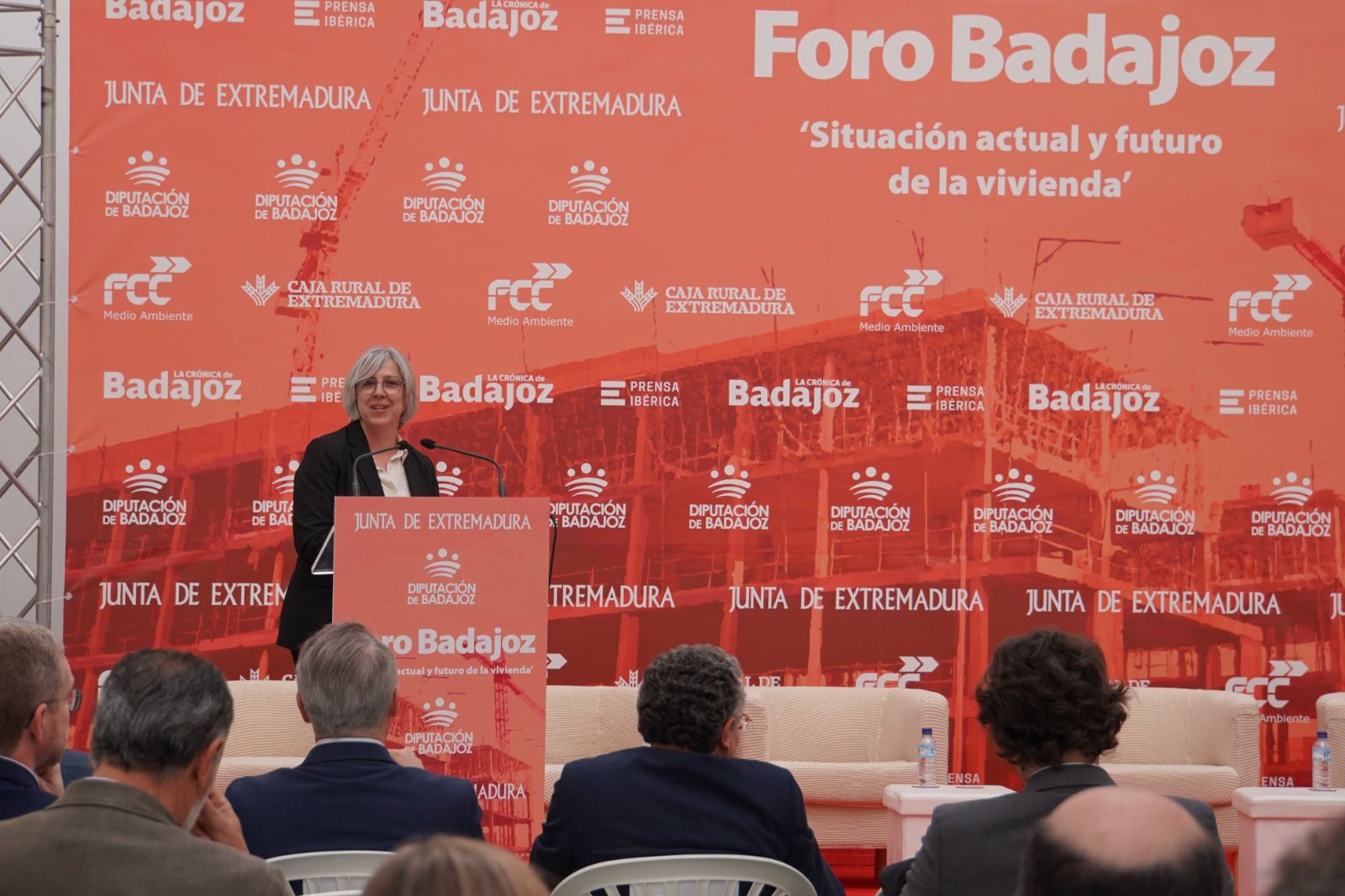 La directora general de SEPES clausura un foro sobre el futuro de la vivienda y el suelo en Extremadura La directora general de SEPES clausura un foro sobre el futuro de la vivienda y el suelo en Extremadura