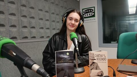 La torrevejense Victoria Meseguer publica su segunda obra con el t&iacute;tulo de 'Cartas de un soldado'