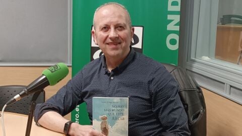Acisclo Manuel Ruiz Torrero con su octava novela "No hay m&aacute;s mundo que este, Alicia"