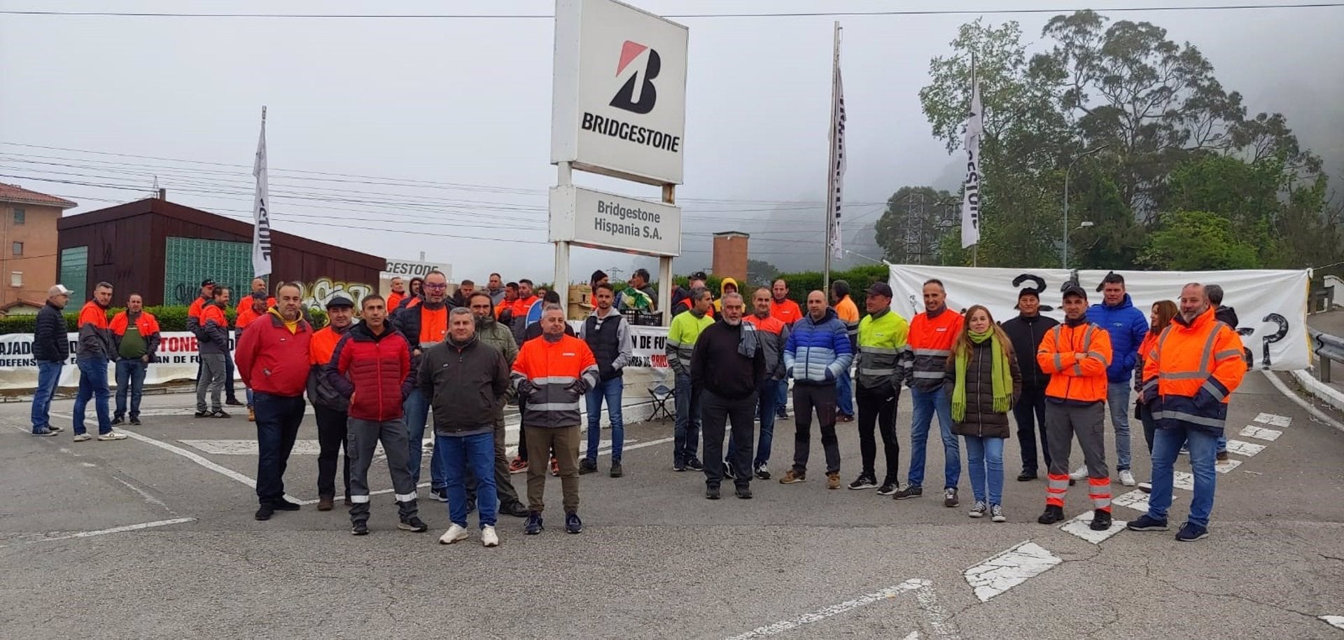 La huelga en Bridgestone Puente San Miguel se mantiene con el respaldo total de la plantilla de producción La huelga en Bridgestone Puente San Miguel se mantiene con el respaldo total de la plantilla de producción