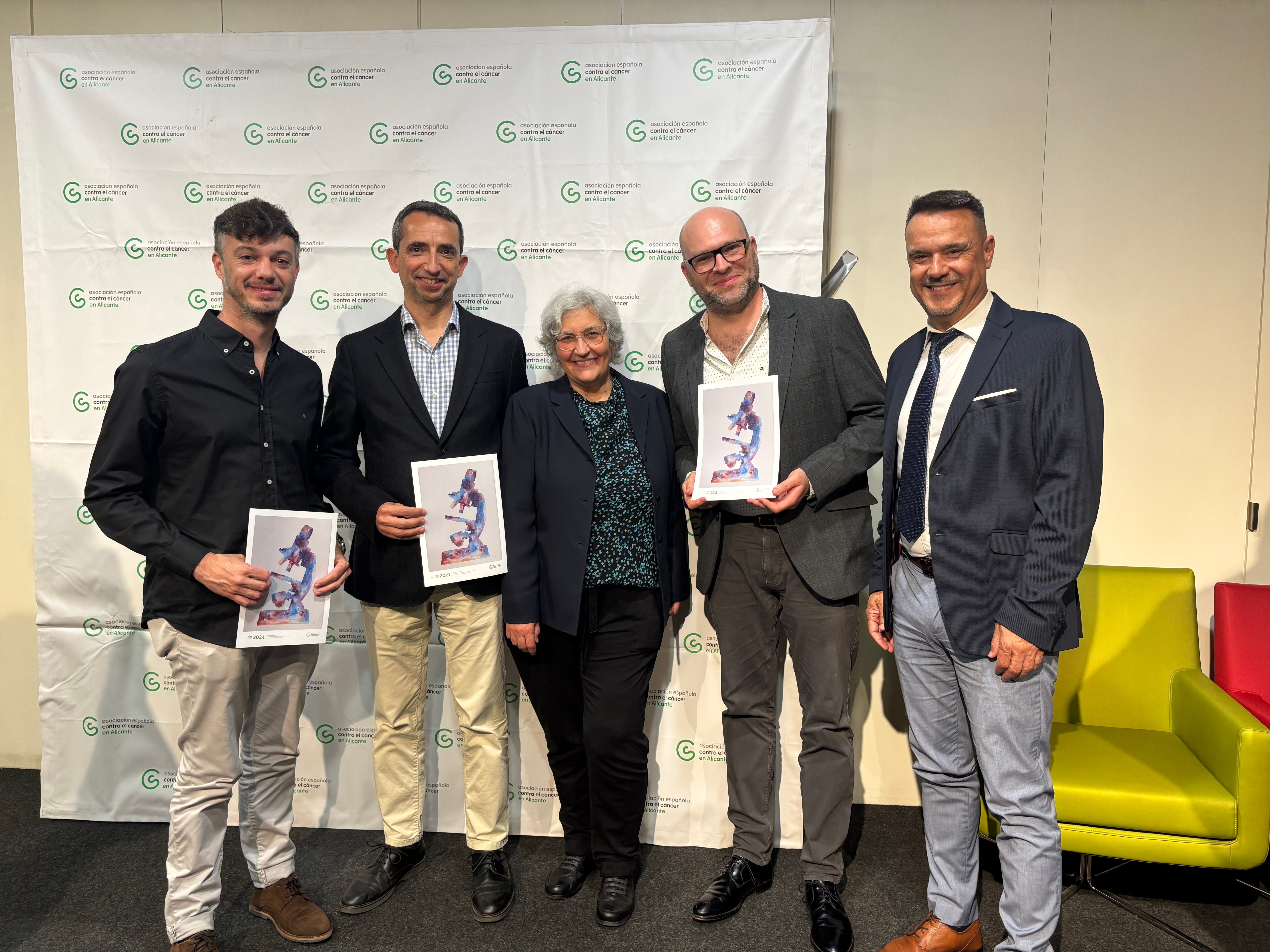 La AECC de la provincia libra ayudas para cinco investigaciones en torno al cáncer de la UMH de Elche La AECC de la provincia libra ayudas para cinco investigaciones en torno al cáncer de la UMH de Elche