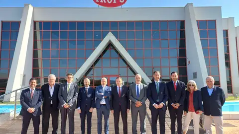 El ministro Luis Planas visita las instalaciones de TROPS y destaca su compromiso con la innovación El ministro Luis Planas visita las instalaciones de TROPS y destaca su compromiso con la innovación