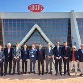 El ministro Luis Planas visita las instalaciones de TROPS y destaca su compromiso con la innovación El ministro Luis Planas visita las instalaciones de TROPS y destaca su compromiso con la innovación