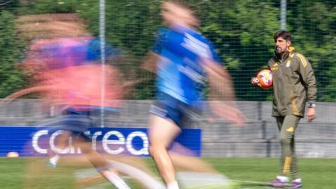 25-4-2025 Veljko Paunovic, entrenador del Real Oviedo