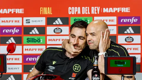 De Burgos Bengoechea junto a Gonzalez Fuertes antes de la final de la Copa del Rey De Burgos Bengoechea junto a Gonzalez Fuertes antes de la final de la Copa del Rey