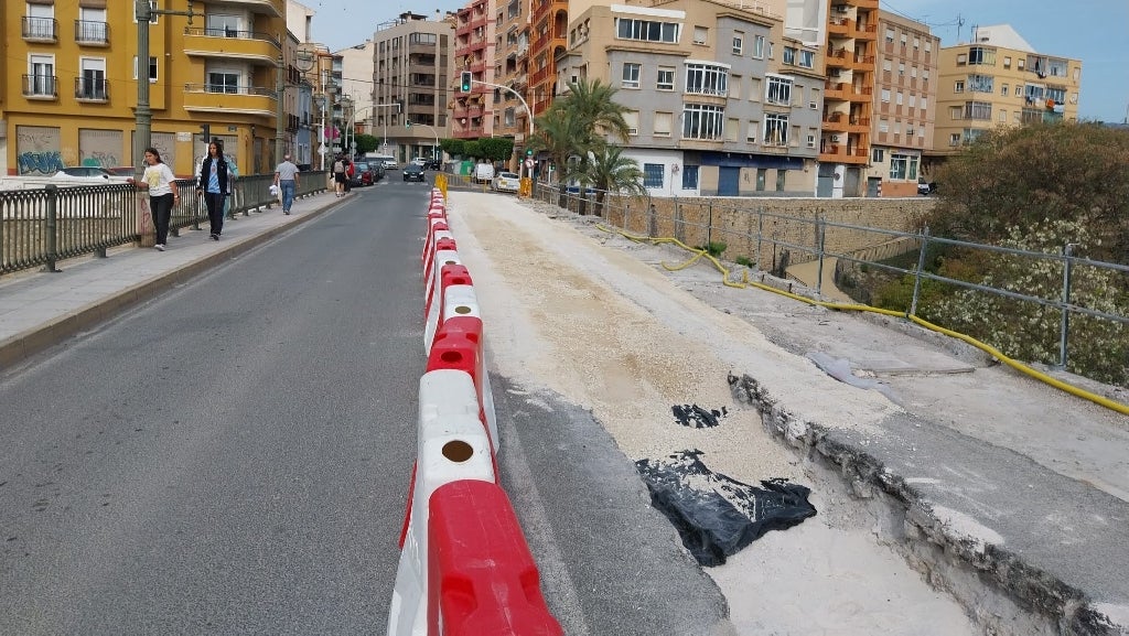 El tráfico rodado del puente del Amadorio se modificará desde el lunes durante tres dias, dejando el sentido en dirección Benidorm El tráfico rodado del puente del Amadorio se modificará desde el lunes durante tres dias, dejando el sentido en dirección Benidorm