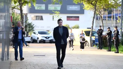 El hermano de Pedro Sánchez llega a pie a los Juzgados de Badajoz para declarar por segunda vez ante la jueza El hermano de Pedro Sánchez llega a pie a los Juzgados de Badajoz para declarar por segunda vez ante la jueza