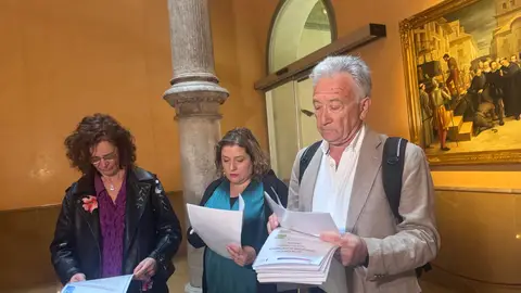 Representantes de la asociación en la sede del Justicia de Aragón Representantes de la asociación en la sede del Justicia de Aragón
