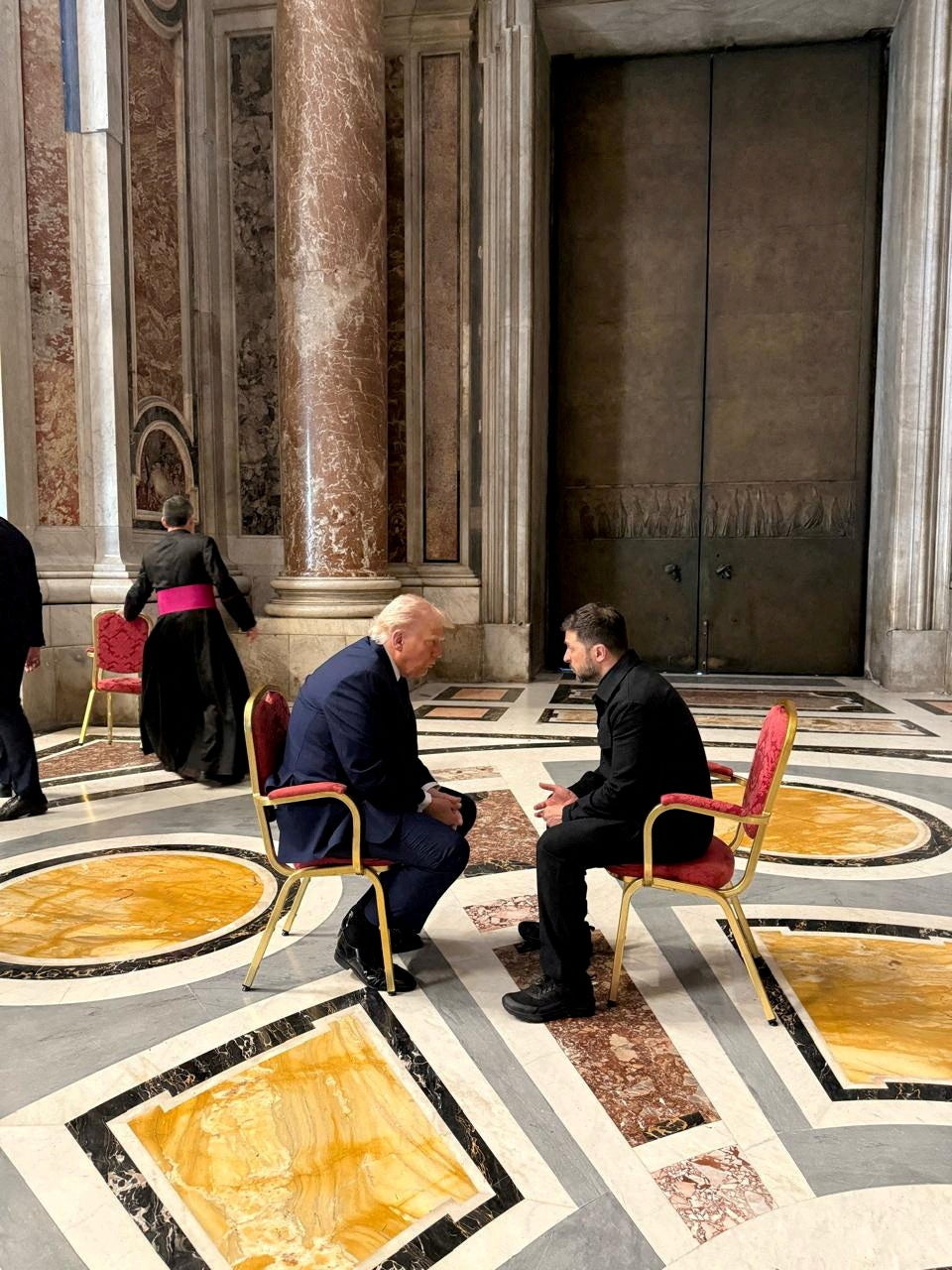 Trump y Zelenski se reúnen antes del funeral del papa Francisco Trump y Zelenski se reúnen antes del funeral del papa Francisco