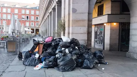 Basura sin recoger en Madrid Basura sin recoger en Madrid