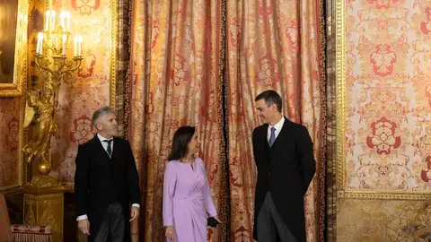 Pie de Foto: El ministro de Interior, Fernando Grande-Marlaska, la ministra de Defensa, Margarita Robles, el presidente del Gobierno, Pedro Sánchez, durante la Pascua Militar, en el Palacio Real Pie de Foto: El ministro de Interior, Fernando Grande-Marlaska, la ministra de Defensa, Margarita Robles, el presidente del Gobierno, Pedro Sánchez, durante la Pascua Militar, en el Palacio Real