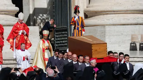 Funeral por el papa Francisco en la Plaza de San Pedro. Ya hay fecha para el conclave: así funciona la nueva elección del Papa