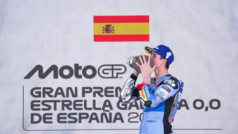 Alex Márquez logra su primera victoria en MotoGP Alex Márquez logra su primera victoria en MotoGP
