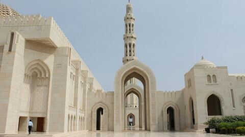 Arquitectura De La Gran Mezquita Con Arcos Ornamentados
