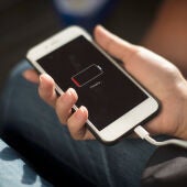 Imagen de recurso: Dispositivo móvil cargándose 